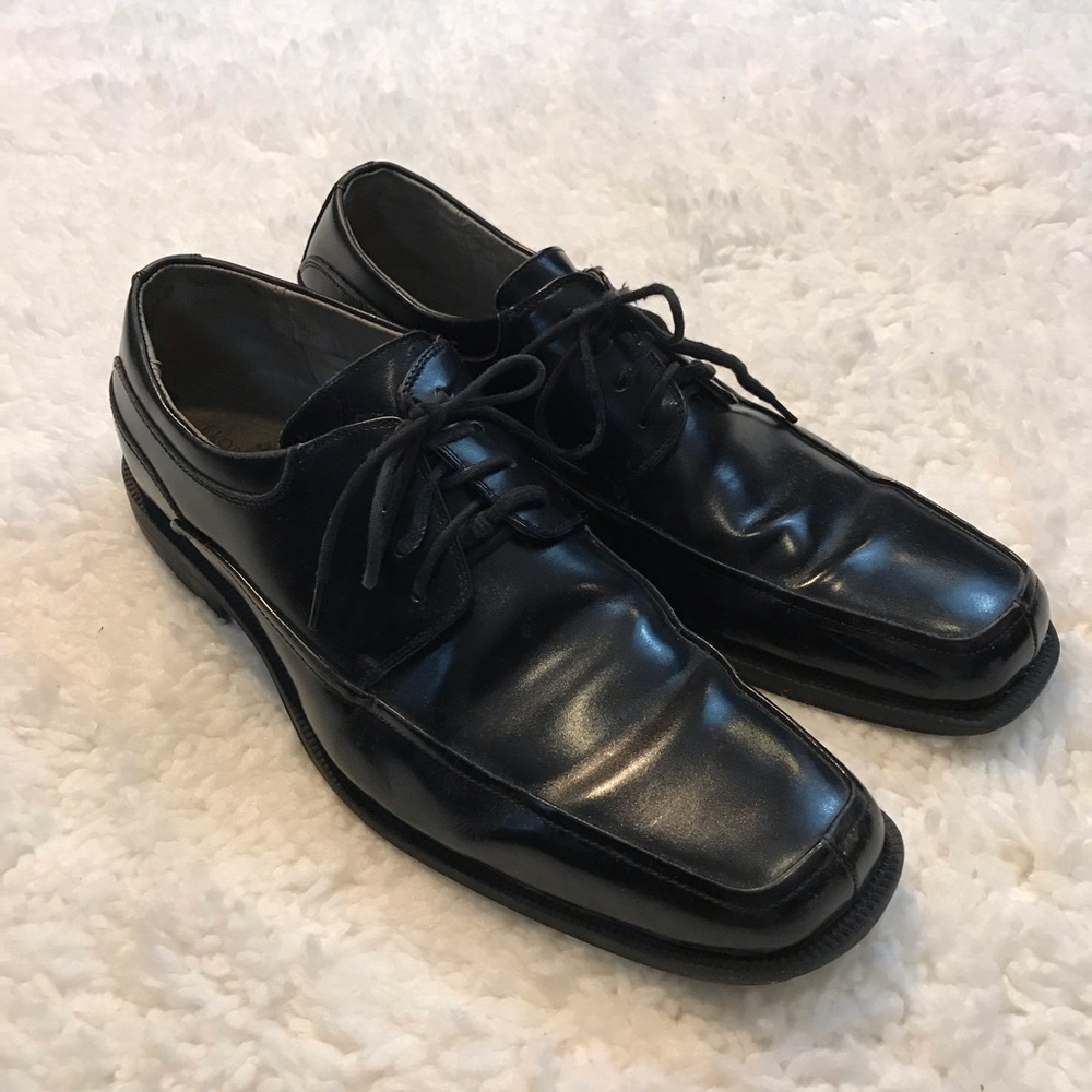 Black Florsheim men’s dress shoes